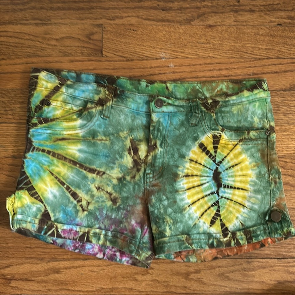 Patan Design tie-dye shorts